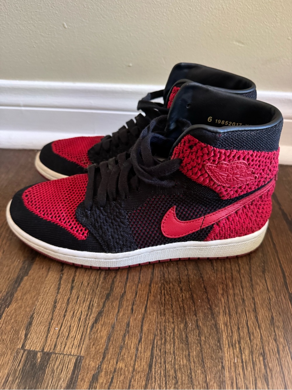 Boys' Grade School Air Jordan Retro 1 High Flyknit Basketball Shoes